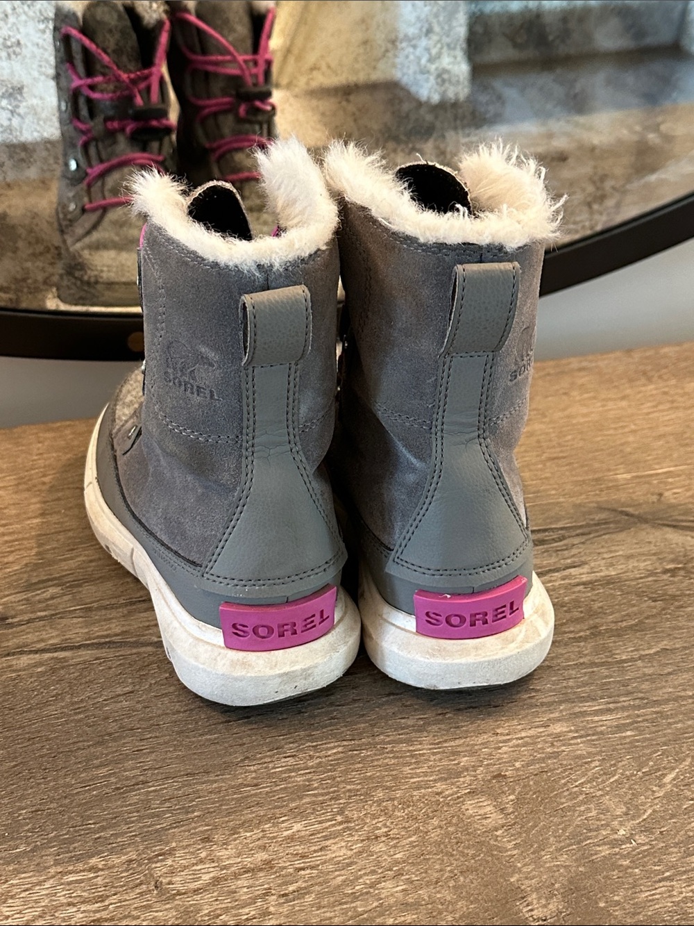 Sorel Kid’s Explorer boots size 2 - Picture 2 of 5